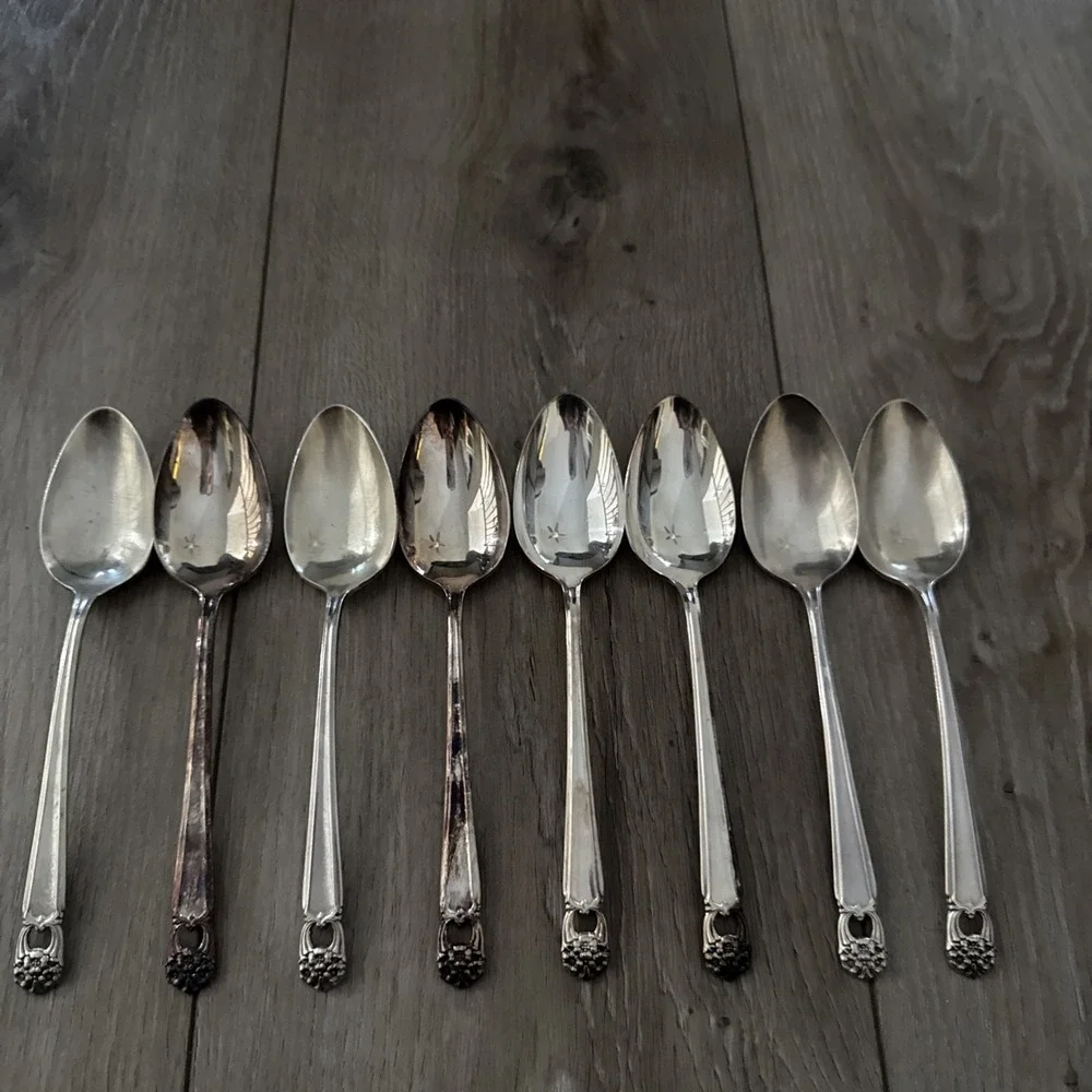 8 Rogers International ETERNALLY YOURS Silverplate Place/Oval Soup Spoons 7 1/4